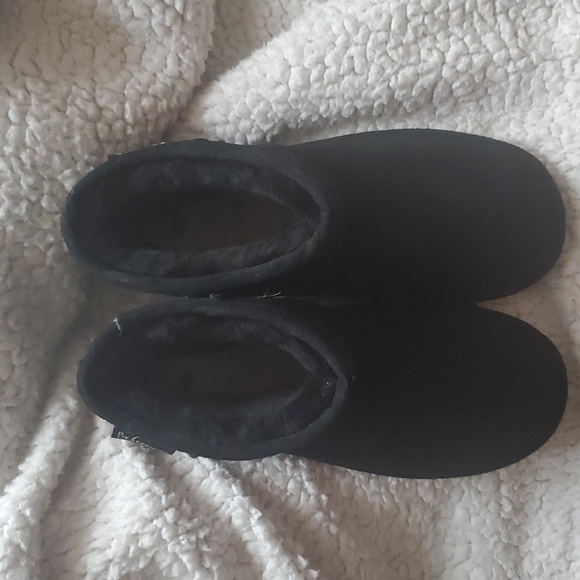 Bearpaw Short Boots - Picture 2 of 5